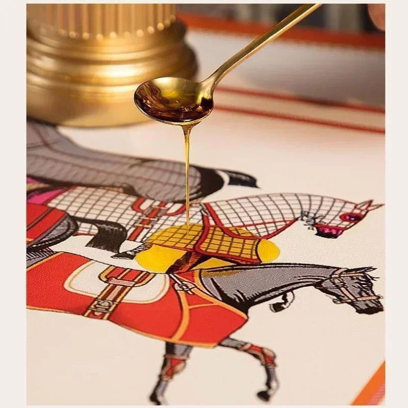 Set de Table en Cuir de Style Nordique, Chevaux – Une Évasion Élégante pour Votre Table