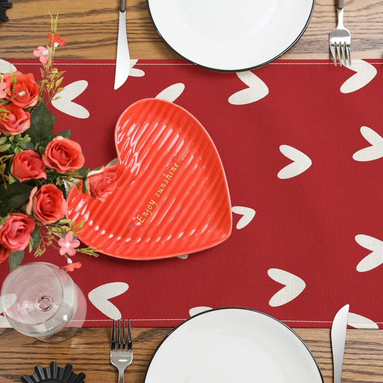 Chemin de Table Saint-Valentin en Lin Eucalyptus &amp; Cœurs d’Amour table assiette
