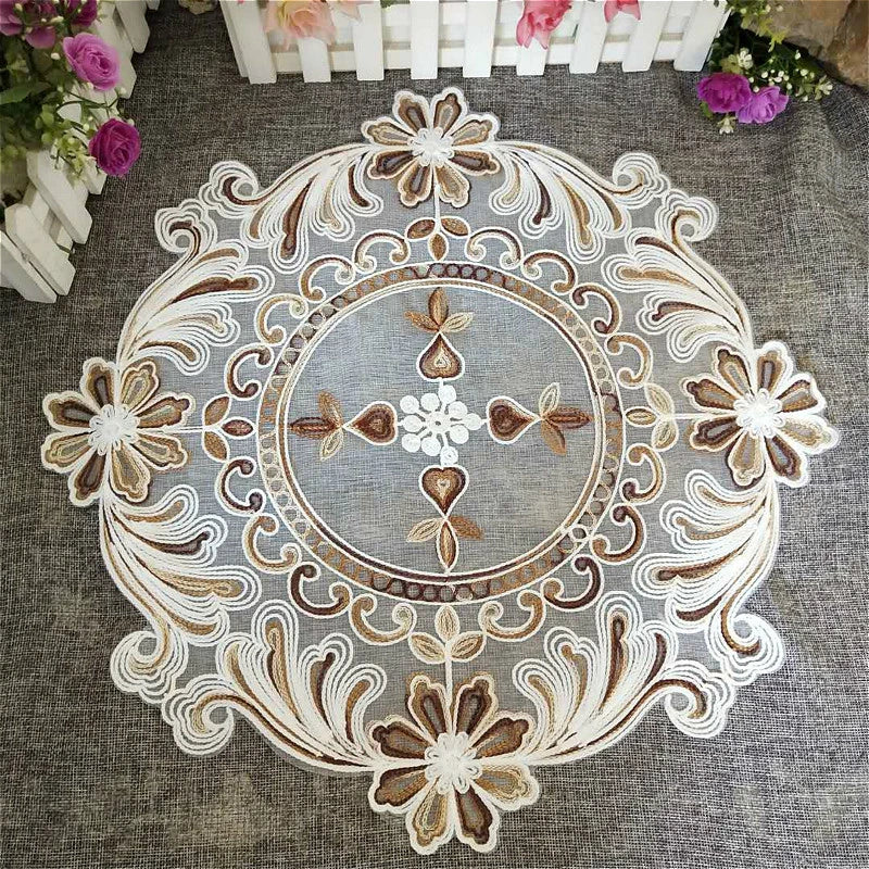 Set de table rond brodé en dentelle