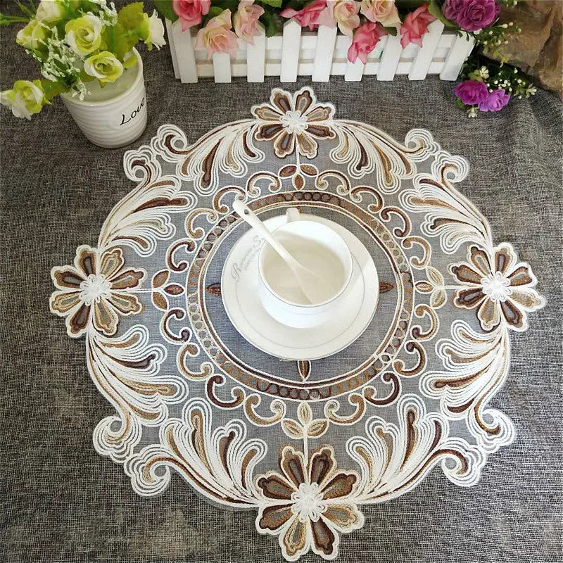 Set de table rond brodé en dentelle
