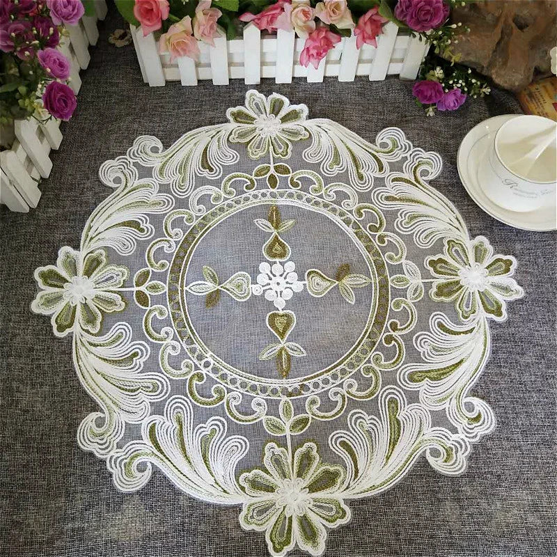 Set de table rond brodé en dentelle
