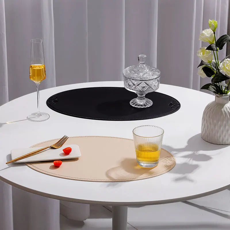 Un set de table en cuir rétro imperméable