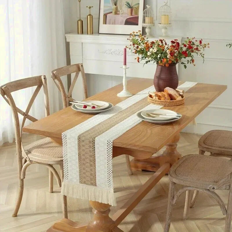 chemin de table boheme sur table pendant repas