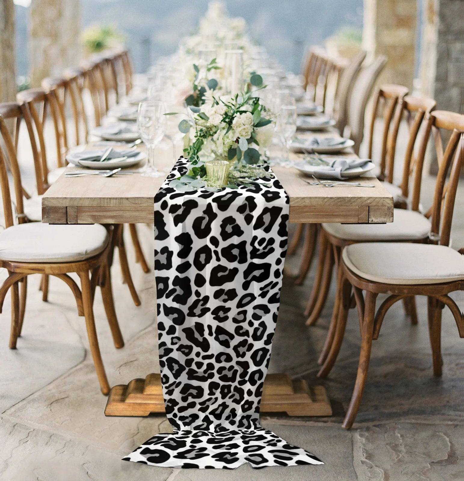 chemin de table leopard motif noir et blanc